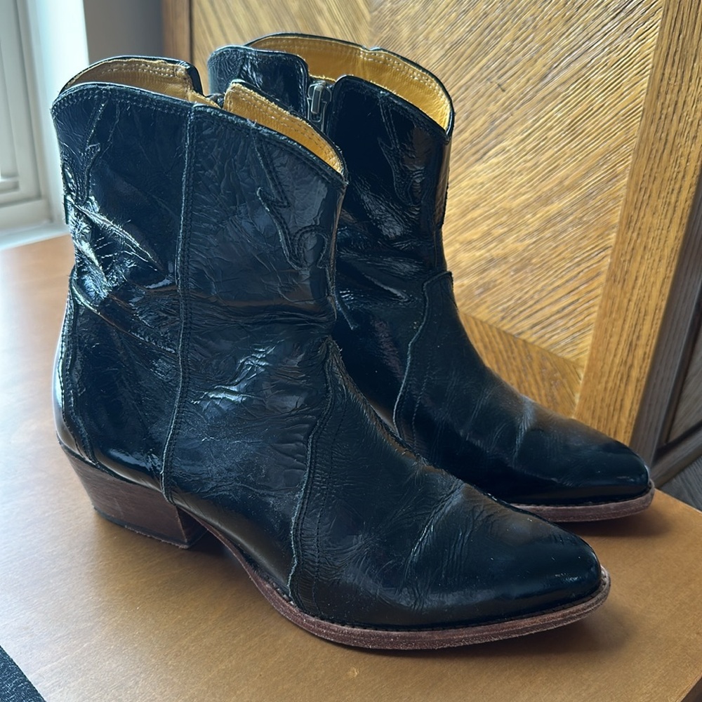 FREE PEOPLE black patent western ankle boots (size 37) ✨
